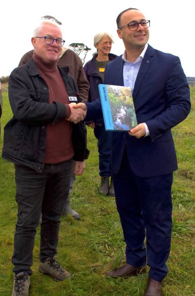 Former Minister for the Environment Enver Erdogan MP Green Hill with Dr Peter Ewer by Paul Macgregor 380px